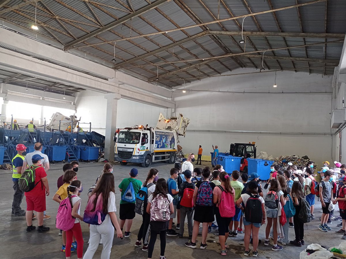 Επίσκεψη στο Κέντρο Διαλογής Ανακυκλώσιμων Υλικών Χίου Επίσκεψη στο Κέντρο Διαλογής Ανακυκλώσιμων Υλικών Χίου